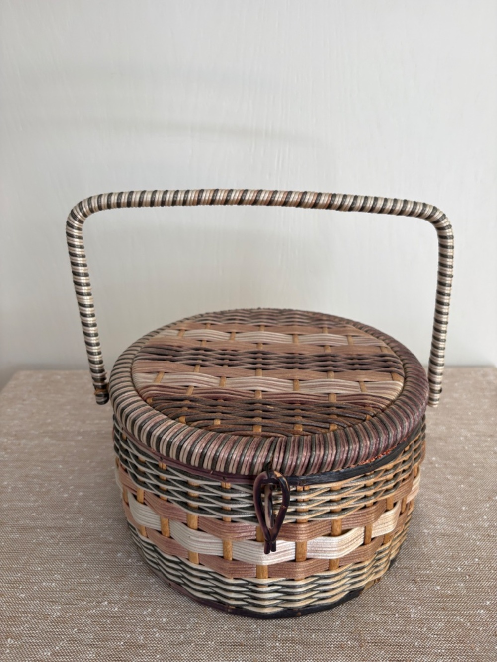 VTG Mid Century Sewing Basket Grandmillennial Cottagecore Makeup Box